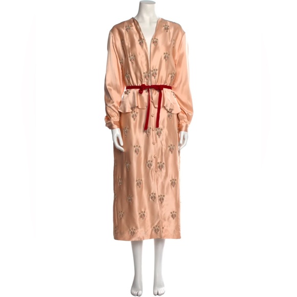 Markarian Dresses & Skirts - MARKARIAN
Silk Long Dress
Size: XL | US 12